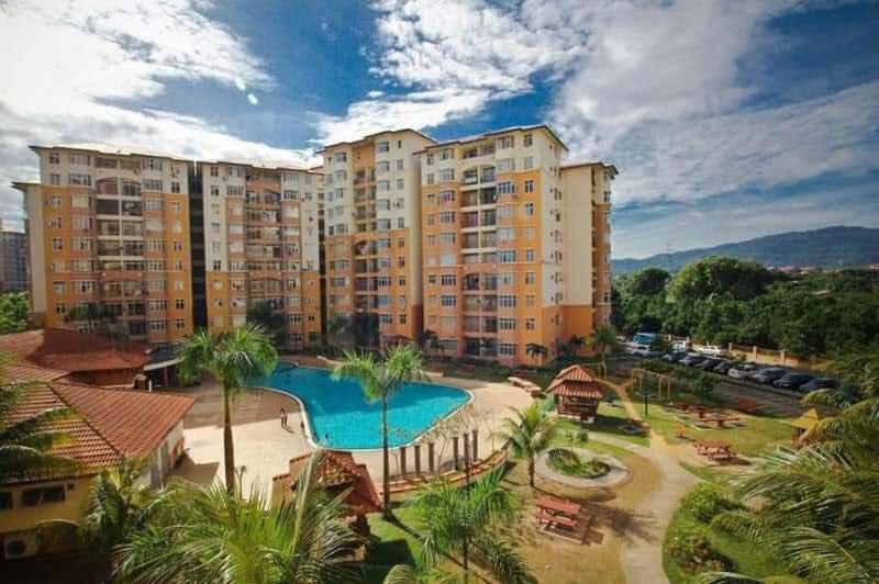 With Pool: Palma